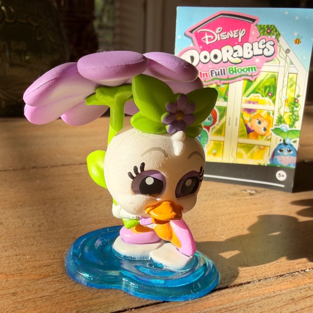 BRAND NEW Disney Doorables In Full Bloom Daisy Duck Figurine